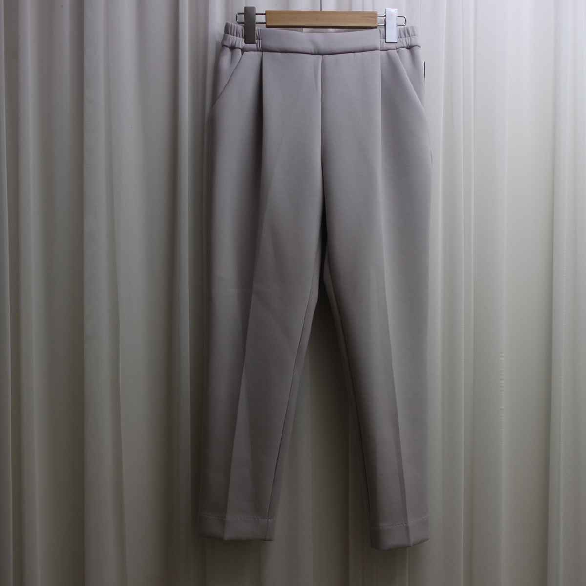 [ QTUME / クチューム ] ポンチ素材 テーパードパンツ
