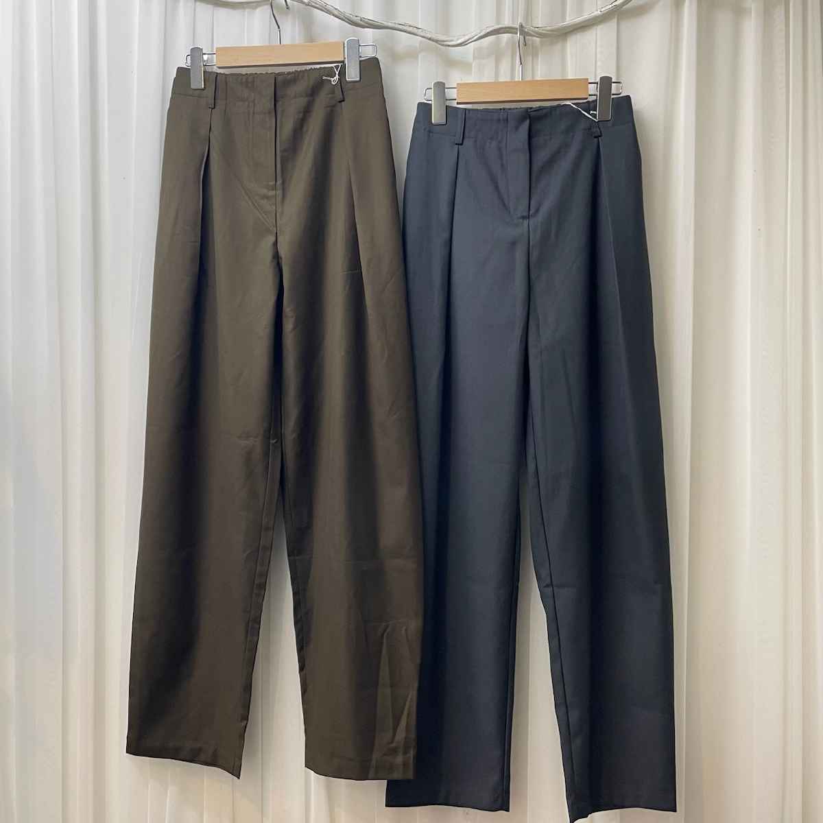 [ L’OURS POLAIRE ET BLEU / ルスポレール＆ブリュ ] タックパンツ